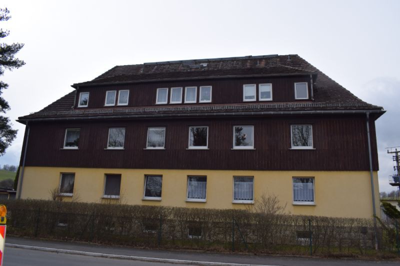 Bad Gottleuba-Berggießhübel: Zwei MFH, 777 m², mit 10 WOHNEINHEITEN und Garagen.