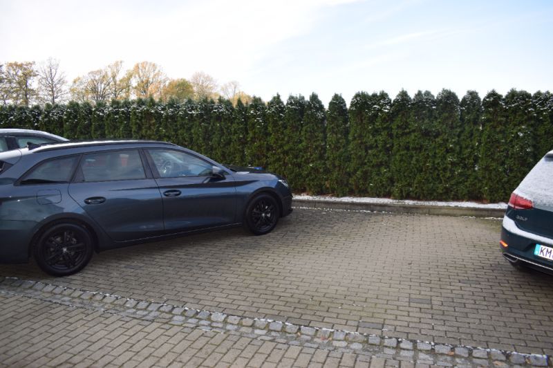 Einraumwohnung mit Einbauküche und PKW Stellplatz in Grüner Lage